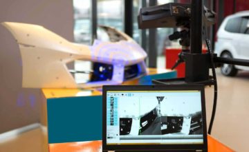 Evatronix 3D scanner being use to scan car parts | Evatronix 3D scanner utilizzato per scansionare parti di macchina